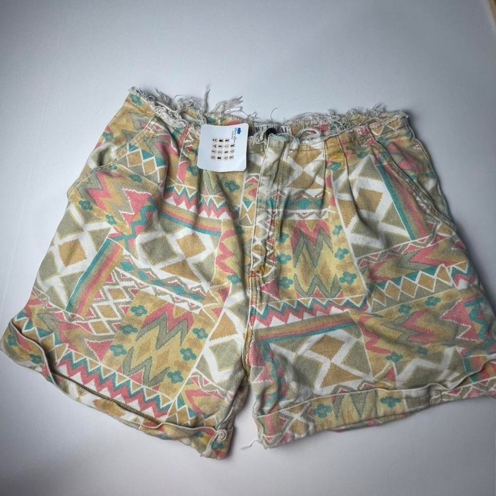 Vintage Wet Seal Aztec short size 9 frayed waistline, relaxed fit cuffs